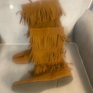 Women’s size 10 Minnetonka fringe boots